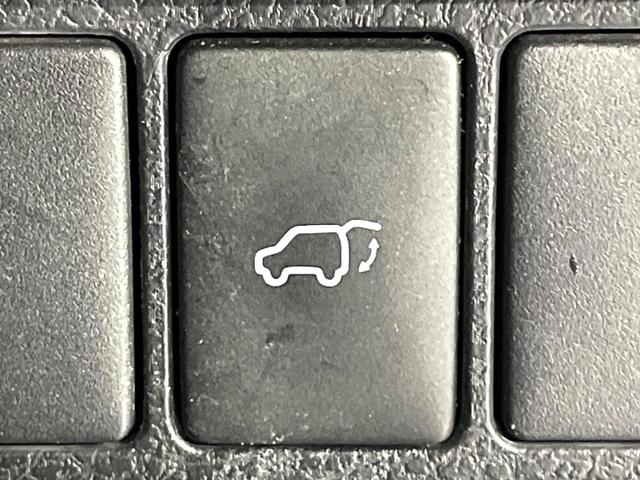 ハリアー プレミアム　アドバンスドパッケージ　禁煙車　ムーンルーフ　衝突軽減　レーダークルーズ　ＪＢＬサウンド　純正８型ナビ　全周囲カメラ　電動リアゲート　パワーシート　オートハイビーム　ＬＥＤライト　純正１８インチアルミホイール（26枚目）