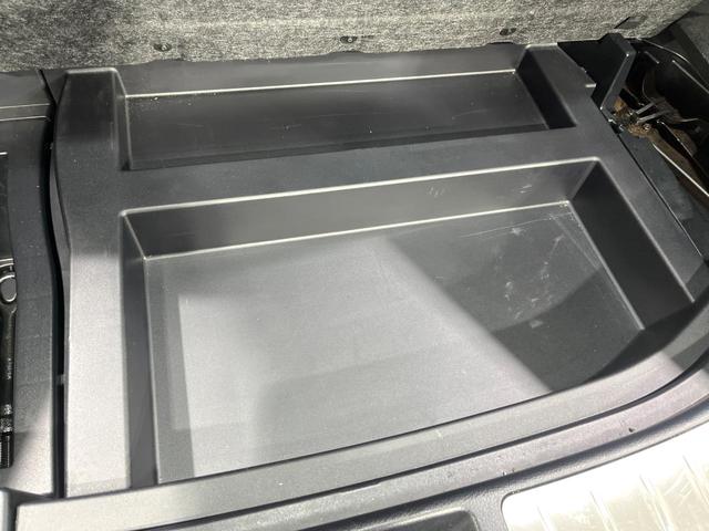 ハリアー プレミアム　アドバンスドパッケージ　禁煙車　ムーンルーフ　衝突軽減　レーダークルーズ　ＪＢＬサウンド　純正８型ナビ　全周囲カメラ　電動リアゲート　パワーシート　オートハイビーム　ＬＥＤライト　純正１８インチアルミホイール（48枚目）