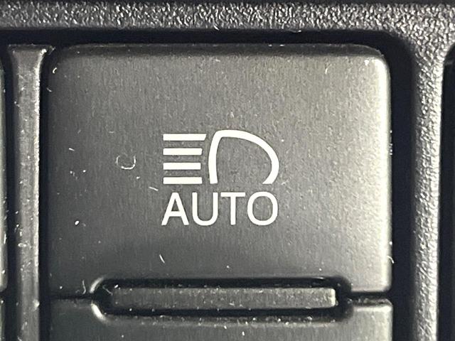 ノア ハイブリッドSi ダブルバイビーII TRDエアロ 禁煙車 セーフティセンス 純正9型ナビ 両側電動スライド シートヒーター クリアランスソナー クルコン LEDヘッド&フォグ オートハイビーム リアオートエアコン デュアルエアコン(23枚目)