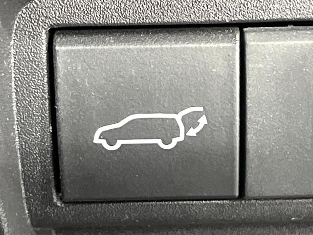 ヤリスクロス ハイブリッドZ 禁煙車 セーフティセンス 純正8型ディスプレイ 全周囲カメラ 前席シートヒーター ブラインドスポットモニター パワーシート 電動リアゲート オートハイビーム オートエアコン ドラレコ 純正18AW(21枚目)