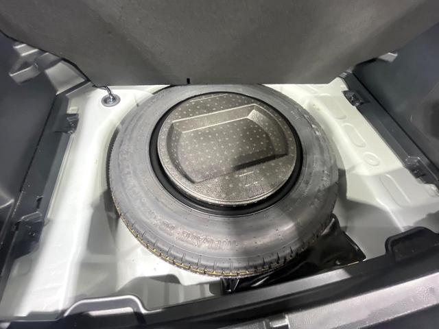 ヤリスクロス ハイブリッドZ 禁煙車 セーフティセンス 純正8型ディスプレイ 全周囲カメラ 前席シートヒーター ブラインドスポットモニター パワーシート 電動リアゲート オートハイビーム オートエアコン ドラレコ 純正18AW(50枚目)