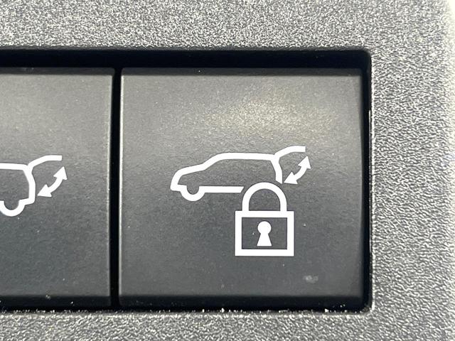 ヤリスクロス ハイブリッドZ 禁煙車 セーフティセンス 純正8型ディスプレイ 全周囲カメラ 前席シートヒーター ブラインドスポットモニター パワーシート 電動リアゲート オートハイビーム オートエアコン ドラレコ 純正18AW(53枚目)