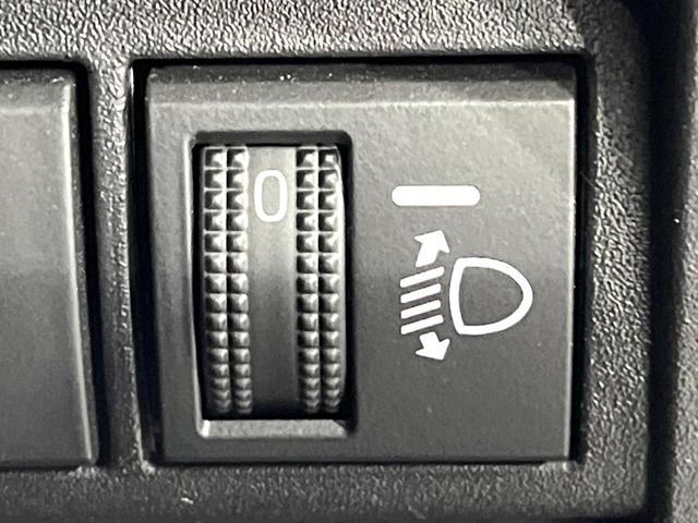 ヤリスクロス ハイブリッドZ 禁煙車 セーフティセンス 純正8型ディスプレイ 全周囲カメラ 前席シートヒーター ブラインドスポットモニター パワーシート 電動リアゲート オートハイビーム オートエアコン ドラレコ 純正18AW(56枚目)