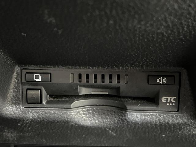 ヤリスクロス ハイブリッドZ 禁煙車 セーフティセンス 純正8型ディスプレイ 全周囲カメラ 前席シートヒーター ブラインドスポットモニター パワーシート 電動リアゲート オートハイビーム オートエアコン ドラレコ 純正18AW(80枚目)