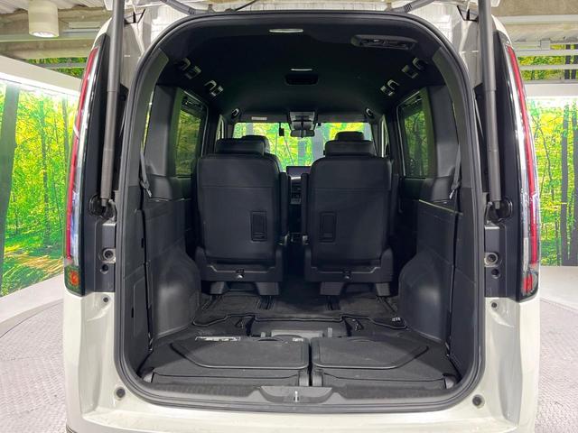 ステップワゴン ｅ：ＨＥＶスパーダ　全周囲カメラ　衝突被害軽減システム　レーダークルーズ　禁煙車　ハーフレザーシート　コーナーセンサー　スマートキー　ＬＥＤヘッド　ビルトインＥＴＣ　純正１６インチアルミ　オートハイビーム　車線逸脱警報（10枚目）