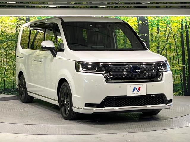 ステップワゴン ｅ：ＨＥＶスパーダ　全周囲カメラ　衝突被害軽減システム　レーダークルーズ　禁煙車　ハーフレザーシート　コーナーセンサー　スマートキー　ＬＥＤヘッド　ビルトインＥＴＣ　純正１６インチアルミ　オートハイビーム　車線逸脱警報（16枚目）