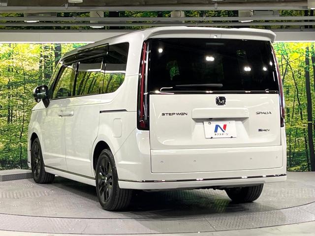 ステップワゴン ｅ：ＨＥＶスパーダ　全周囲カメラ　衝突被害軽減システム　レーダークルーズ　禁煙車　ハーフレザーシート　コーナーセンサー　スマートキー　ＬＥＤヘッド　ビルトインＥＴＣ　純正１６インチアルミ　オートハイビーム　車線逸脱警報（53枚目）