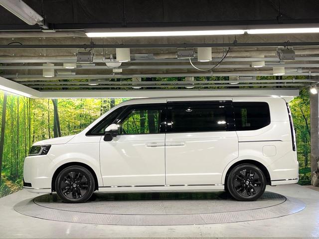 ステップワゴン ｅ：ＨＥＶスパーダ　全周囲カメラ　衝突被害軽減システム　レーダークルーズ　禁煙車　ハーフレザーシート　コーナーセンサー　スマートキー　ＬＥＤヘッド　ビルトインＥＴＣ　純正１６インチアルミ　オートハイビーム　車線逸脱警報（54枚目）