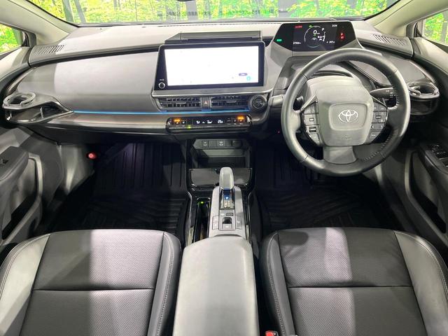 プリウス Ｚ　禁煙車　セーフティセンス　純正１２．３型ナビ　全周囲カメラ　シートエアコン　ブラインドスポットモニター　デジタルインナーミラー　ＡＣ１００Ｖ電源　電動リアゲート　パワーシート　ステアリングヒーター（3枚目）