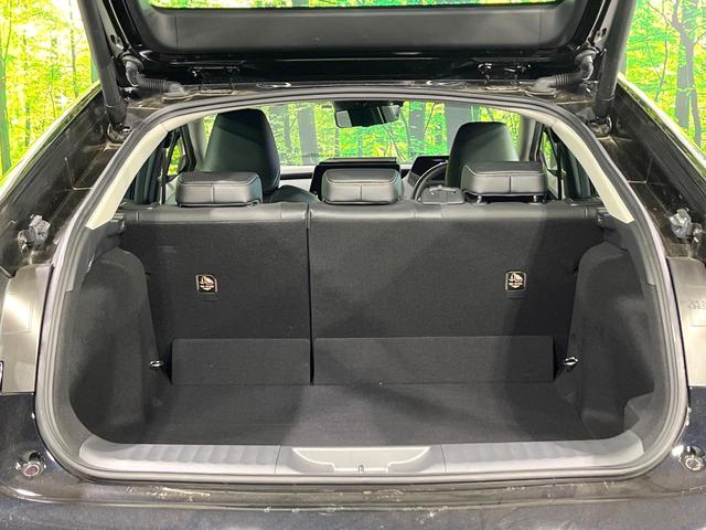 プリウス Ｚ　禁煙車　セーフティセンス　純正１２．３型ナビ　全周囲カメラ　シートエアコン　ブラインドスポットモニター　デジタルインナーミラー　ＡＣ１００Ｖ電源　電動リアゲート　パワーシート　ステアリングヒーター（10枚目）