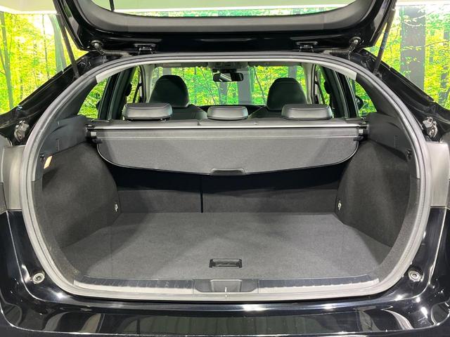 プリウス Ｓツーリングセレクション　禁煙車　後期型　セーフティセンス　メモリーナビ　バックカメラ　前席シートヒーター　レーダークルーズコントロール　オートハイビーム　純正１７インチアルミホイール　オートエアコン　ＥＴＣ（10枚目）