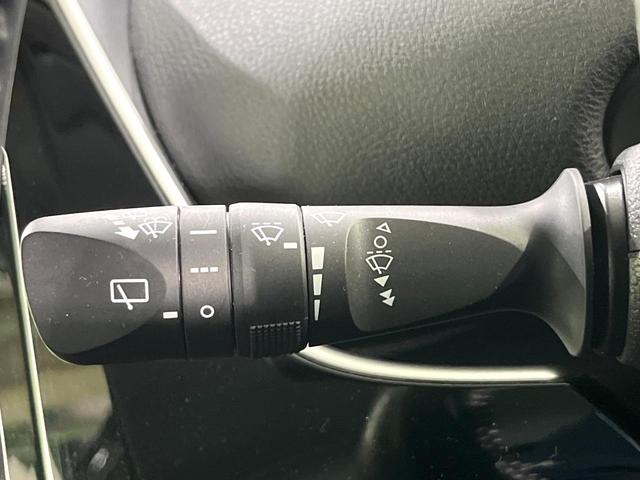 プリウス Ｓツーリングセレクション　禁煙車　後期型　セーフティセンス　メモリーナビ　バックカメラ　前席シートヒーター　レーダークルーズコントロール　オートハイビーム　純正１７インチアルミホイール　オートエアコン　ＥＴＣ（23枚目）