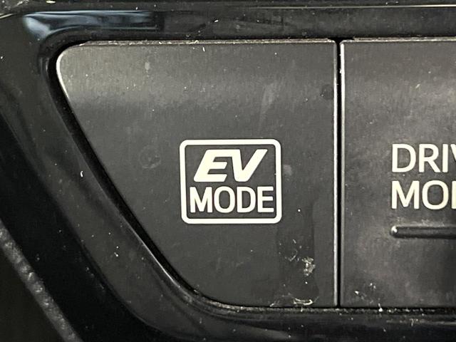プリウス Ｓツーリングセレクション　禁煙車　後期型　セーフティセンス　メモリーナビ　バックカメラ　前席シートヒーター　レーダークルーズコントロール　オートハイビーム　純正１７インチアルミホイール　オートエアコン　ＥＴＣ（26枚目）