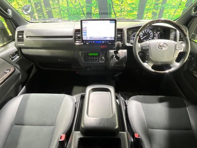 ハイエースバン スーパーＧＬ　ダークプライムＩＩ　禁煙車　セーフティセンス　１１型ナビ　バックカメラ　両側電動スライド　ＡＣ１００Ｖ電源　車線逸脱警報　オートハイビーム　ＬＥＤランプ　オートエアコン　スマートキー　ＥＴＣ（3枚目）