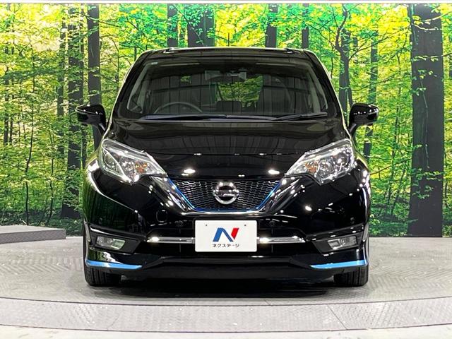 ノート ｅ－パワー　メダリスト　禁煙車　フルエアロ　全周囲カメラ　純正ＳＤナビ　衝突軽減　ドラレコ　デジタルミラー　コーナーセンサー　スマートキー　ＬＥＤヘッド　ＥＴＣ　純正１５インチアルミ　ハーフレザーシート　車線逸脱警報（13枚目）