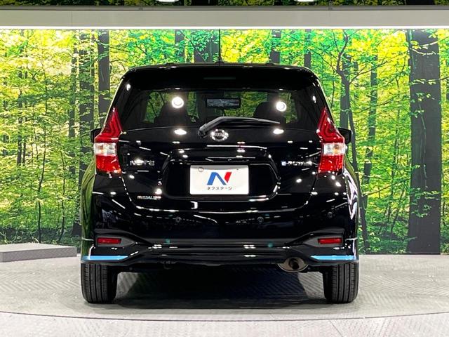 ノート ｅ－パワー　メダリスト　禁煙車　フルエアロ　全周囲カメラ　純正ＳＤナビ　衝突軽減　ドラレコ　デジタルミラー　コーナーセンサー　スマートキー　ＬＥＤヘッド　ＥＴＣ　純正１５インチアルミ　ハーフレザーシート　車線逸脱警報（14枚目）