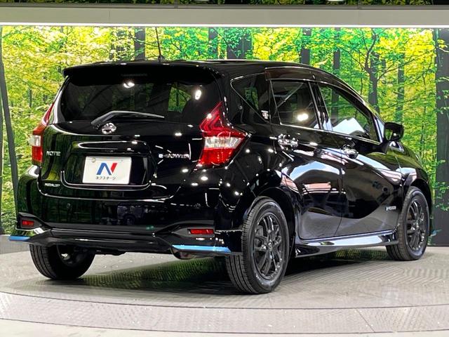 ノート ｅ－パワー　メダリスト　禁煙車　フルエアロ　全周囲カメラ　純正ＳＤナビ　衝突軽減　ドラレコ　デジタルミラー　コーナーセンサー　スマートキー　ＬＥＤヘッド　ＥＴＣ　純正１５インチアルミ　ハーフレザーシート　車線逸脱警報（16枚目）