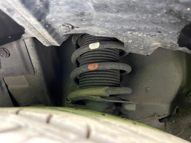 ノート ｅ－パワー　メダリスト　禁煙車　フルエアロ　全周囲カメラ　純正ＳＤナビ　衝突軽減　ドラレコ　デジタルミラー　コーナーセンサー　スマートキー　ＬＥＤヘッド　ＥＴＣ　純正１５インチアルミ　ハーフレザーシート　車線逸脱警報（19枚目）