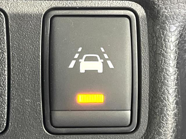 ノート ｅ－パワー　メダリスト　禁煙車　フルエアロ　全周囲カメラ　純正ＳＤナビ　衝突軽減　ドラレコ　デジタルミラー　コーナーセンサー　スマートキー　ＬＥＤヘッド　ＥＴＣ　純正１５インチアルミ　ハーフレザーシート　車線逸脱警報（20枚目）