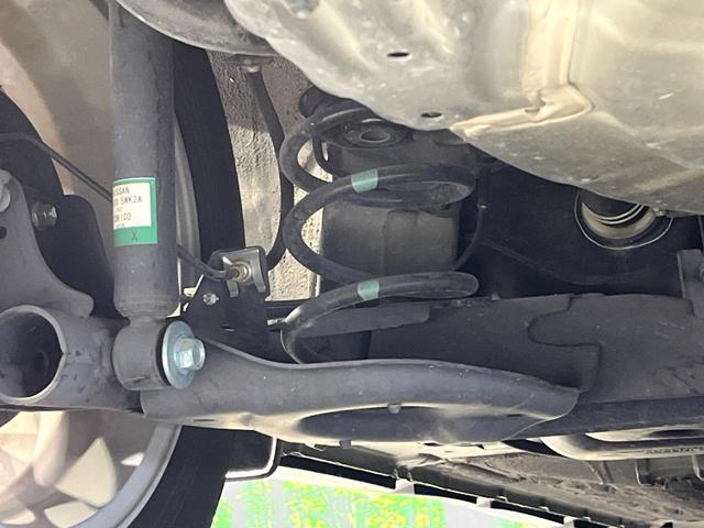 ノート ｅ－パワー　メダリスト　禁煙車　フルエアロ　全周囲カメラ　純正ＳＤナビ　衝突軽減　ドラレコ　デジタルミラー　コーナーセンサー　スマートキー　ＬＥＤヘッド　ＥＴＣ　純正１５インチアルミ　ハーフレザーシート　車線逸脱警報（44枚目）