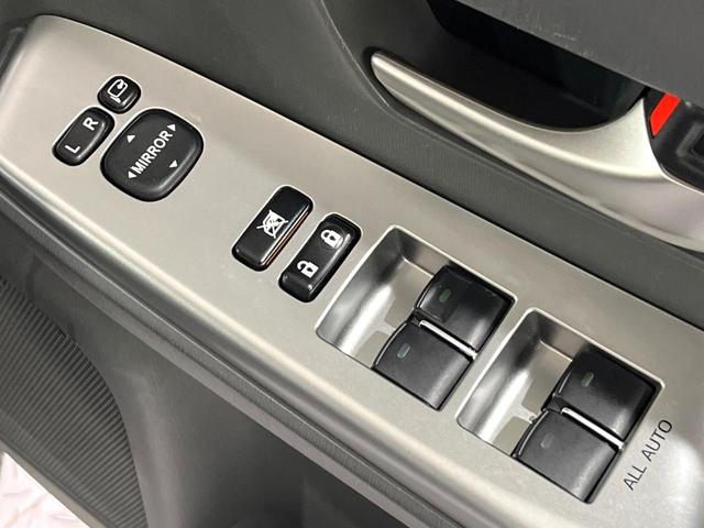 プリウスアルファ Ｓ　禁煙車　純正ナビ　Ｂｌｕｅｔｏｏｔｈ再生　バックカメラ　オートエアコン　オートライト　ＥＴＣ　ステアリングスイッチ　ウィンカーミラー　スマートキー　電動格納ミラー（26枚目）