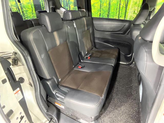 シエンタ ハイブリッドG クエロ 禁煙車 セーフティセンス 純正ナビ 全周囲カメラ フリップダウンモニター 両側電動スライド クルコン ETC 車線逸脱警報 オプション16インチアルミ ETC オートエアコン オートハイビーム(9枚目)