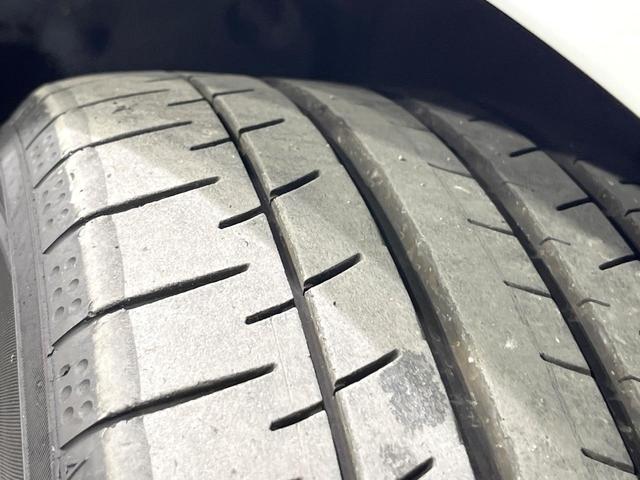 カローラツーリング ハイブリッド ダブルバイビー 禁煙車 セーフティセンス ナビ機能付純正ディスプレイ バックカメラ AC100V電源 オートハイビーム LEDライト レーダークルーズコントロール ステアリングスイッチ スマートキー オートエアコン(35枚目)