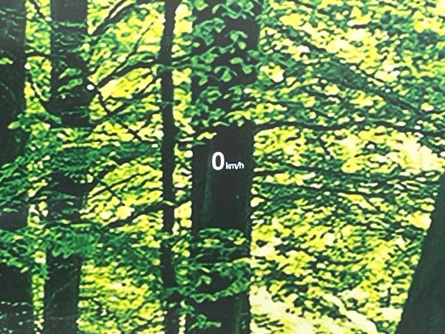 �y�w�b�h�A�b�v�f�B�X�v���C�z���݂̑��x�⑖�s�����f�W�^���\���ŉ^�]�ȑO���̃K���X�ɓ��e�I�^�]���A�ڐ������炳���K�v�ȏ����m�F�ł���̂łƂ��Ă��֗��ň��S�I