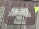 【エマージェンシーブレーキ】走行中に前方の車両等を認識し、衝突しそうな時は警報とブレーキで衝突回避と被害軽減をアシスト。より安全にドライブをお楽しみいただけます。