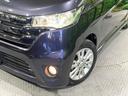 【HIDヘッドライト】非常に明るく前方を照らしてくれるので、悪天候や夜間の走行時も視界良好で安心してお乗りいただけます。