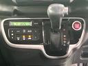 【オートエアコン】一度お好みの温度に設定すれば、車内の温度を検知し風量や温度を自動で調整。暑い…寒い…と何度もスイッチ操作をする必要はありません。快適な車内空間には必須の機能ですね♪