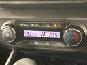【オートエアコン】一度お好みの温度に設定すれば、車内の温度を検知し風量や温度を自動で調整。暑い…寒い…と何度もスイッチ操作をする必要はありません。快適な車内空間には必須の機能ですね♪