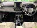 カローラツーリング ハイブリッド ダブルバイビー 禁煙車 10.5インチディスプレイオーディオ 衝突被害軽減装置 バックカメラ レーダークルーズ コーナーセンサー シートヒーター LEDヘッドライト ETC2.0 純正17インチアルミホイール 中古車画像_2