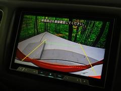 【バックカメラ】駐車時に後方がリアルタイム映像で確認できます。大型商業施設や立体駐車場での駐車時や、夜間のバック時に大活躍！運転スキルに関わらず、今や必須となった装備のひとつです！ 4