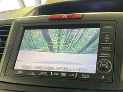 【バックカメラ】駐車時に後方がリアルタイム映像で確認できます。大型商業施設や立体駐車場での駐車時や、夜間のバック時に大活躍！運転スキルに関わらず、今や必須となった装備のひとつです！ 4