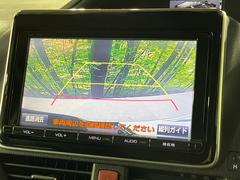 【バックカメラ】駐車時に後方がリアルタイム映像で確認できます。大型商業施設や立体駐車場での駐車時や、夜間のバック時に大活躍！運転スキルに関わらず、今や必須となった装備のひとつです！ 5