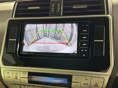 【バックカメラ】駐車時に後方がリアルタイム映像で確認できます。大型商業施設や立体駐車場での駐車時や、夜間のバック時に大活躍！運転スキルに関わらず、今や必須となった装備のひとつです！ 6