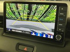 【バックカメラ】駐車時に後方がリアルタイム映像で確認できます。大型商業施設や立体駐車場での駐車時や、夜間のバック時に大活躍！運転スキルに関わらず、今や必須となった装備のひとつです！ 5