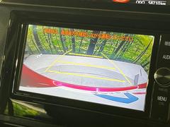 【バックカメラ】駐車時に後方がリアルタイム映像で確認できます。大型商業施設や立体駐車場での駐車時や、夜間のバック時に大活躍！運転スキルに関わらず、今や必須となった装備のひとつです！ 4