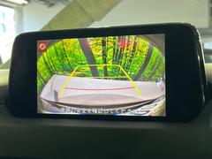 【バックカメラ】駐車時に後方がリアルタイム映像で確認できます。大型商業施設や立体駐車場での駐車時や、夜間のバック時に大活躍！運転スキルに関わらず、今や必須となった装備のひとつです！ 4