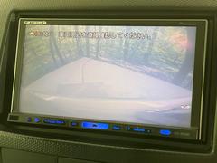 【バックカメラ】駐車時に後方がリアルタイム映像で確認できます。大型商業施設や立体駐車場での駐車時や、夜間のバック時に大活躍！運転スキルに関わらず、今や必須となった装備のひとつです！ 4