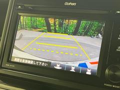 【バックカメラ】駐車時に後方がリアルタイム映像で確認できます。大型商業施設や立体駐車場での駐車時や、夜間のバック時に大活躍！運転スキルに関わらず、今や必須となった装備のひとつです！ 5