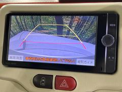 【バックカメラ】駐車時に後方がリアルタイム映像で確認できます。大型商業施設や立体駐車場での駐車時や、夜間のバック時に大活躍！運転スキルに関わらず、今や必須となった装備のひとつです！ 4