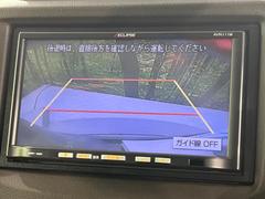 【バックカメラ】駐車時に後方がリアルタイム映像で確認できます。大型商業施設や立体駐車場での駐車時や、夜間のバック時に大活躍！運転スキルに関わらず、今や必須となった装備のひとつです！ 4