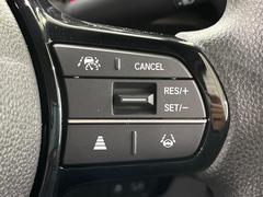 �ڥ����ץƥ��֥��롼������ȥ�����۹�®ƻϩ�Ǥ�Ĺ��Υ���Ԥ��ڤˡ�����ư��®�٤��ݤĥ��롼������ȥ����뤬�����ͷڸ������ƥ��Ϣ�Ȥ��������μ�ξ���Τ��Ƽִ֤��ݤĤ褦��®��Ĵ�ᤷ�Ƥ���ޤ����� 4