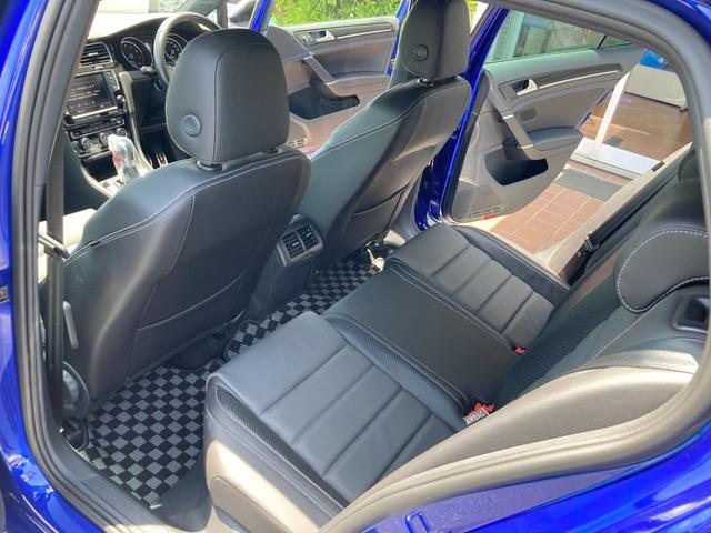 ゴルフＲ カーボンスタイル　冠水歴車ナビＢＴバックカメラＥＴＣカーボンスタイルナパレザーシート１００台限定車カーボンミラー専用レザーシート４ＷＤアダプティブクルコンプリクラッシュブレーキ衝突軽減ブレーキ１９インチアルミ（41枚目）