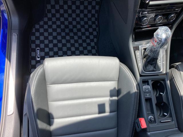 ゴルフＲ カーボンスタイル　冠水歴車ナビＢＴバックカメラＥＴＣカーボンスタイルナパレザーシート１００台限定車カーボンミラー専用レザーシート４ＷＤアダプティブクルコンプリクラッシュブレーキ衝突軽減ブレーキ１９インチアルミ（45枚目）