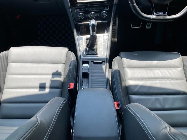ゴルフＲ カーボンスタイル　冠水歴車ナビＢＴバックカメラＥＴＣカーボンスタイルナパレザーシート１００台限定車カーボンミラー専用レザーシート４ＷＤアダプティブクルコンプリクラッシュブレーキ衝突軽減ブレーキ１９インチアルミ（59枚目）