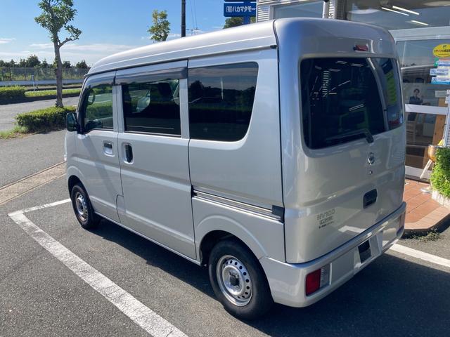 ＮＶ１００クリッパーバン ＤＸ　ＧＬパッケージ　冠水歴車エアコンパワステパワーウィンドキーレスエントリーフル装備４ＡＴプライバシーガラスセキュリティーアラームドアバイザーヘッドライトレベライザーハイルーフ５ドア２／４人乗り（7枚目）
