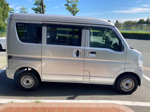 ＮＶ１００クリッパーバン ＤＸ　ＧＬパッケージ　冠水歴車エアコンパワステパワーウィンドキーレスエントリーフル装備４ＡＴプライバシーガラスセキュリティーアラームドアバイザーヘッドライトレベライザーハイルーフ５ドア２／４人乗り（11枚目）